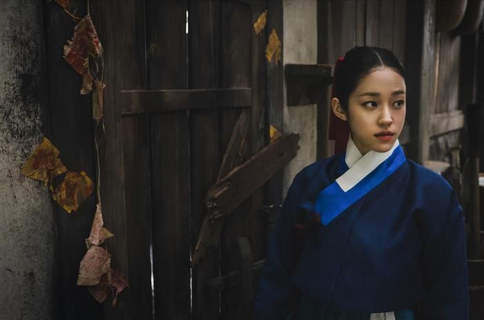 Đồng hành cùng Nam Joo Hyuk là nữ diễn viên Roh Yoon Seo.