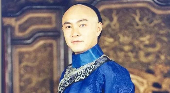 Không dựa vào thanh kiếm hay nội lực, Vi Tiểu Bảo chinh phục mọi thử thách bằng trí thông minh.