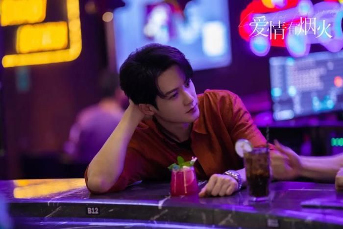 Đàn Kiện Thứ trong Tình Yêu Có Pháo Hoa được khán giả khen ngợi về diễn xuất. Ảnh: NSX