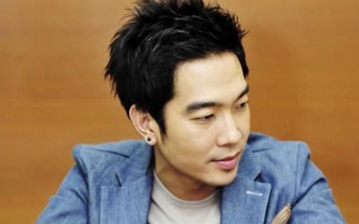 Go Young Wook từng là thành viên của nhóm nhạc Roo'ra đình đám một thời.