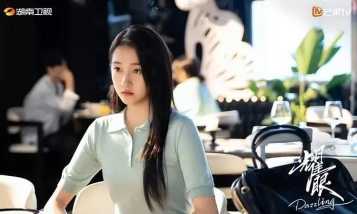 Quan Hiểu Đồng nhận cơn mưa lời khen nhờ tạo hình tiểu thư sa cơ Tình Dã trong phim mới. Ảnh: Mango TV