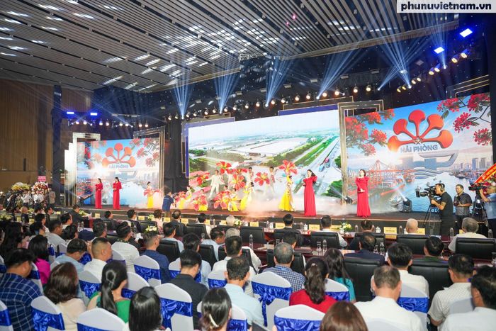 Sự kiện lần đầu tiên được tổ chức tại thành phố Hải Phòng không chỉ là dịp tôn vinh truyền thống vẻ vang của báo chí cách mạng Việt Nam mà còn là diễn đàn kết nối, chia sẻ kinh nghiệm, thúc đẩy đổi mới sáng tạo, chuyển đổi số và khẳng định vai trò tiên phong của báo chí trong kỷ nguyên phát triển mới của đất nước.