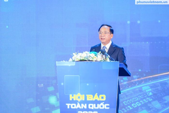Đồng chí Trịnh Văn Quyết, Ủy viên Bộ Chính trị, Bí thư Trung ương Đảng, Trưởng Ban Tuyên giáo và Dân vận Trung ương, phát biểu tại lễ khai mạc Hội báo toàn quốc 2026