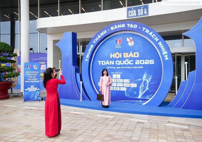 Lễ trao Giải Báo chí quốc gia lần thứ XX được tổ chức vào tối 21/6 là điểm nhấn đặc biệt trong chuỗi hoạt động kỷ niệm 101 năm Ngày Báo chí Cách mạng Việt Nam. Đây là giải thưởng nghề nghiệp cao quý nhất của giới báo chí nước nhà, được tổ chức thường niên nhằm tôn vinh những tác giả, nhóm tác giả có tác phẩm xuất sắc, đóng góp nổi bật cho sự nghiệp báo chí cách mạng.