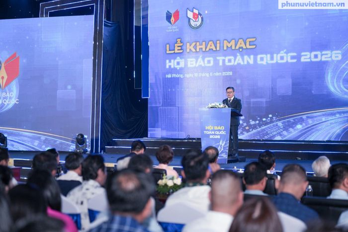 Đồng chí Lê Quốc Minh, Ủy viên Trung ương Đảng, Tổng Biên tập Báo Nhân Dân, Phó trưởng Ban Tuyên giáo và Dân vận Trung ương, Chủ tịch Hội Nhà báo Việt Nam, phát biểu.