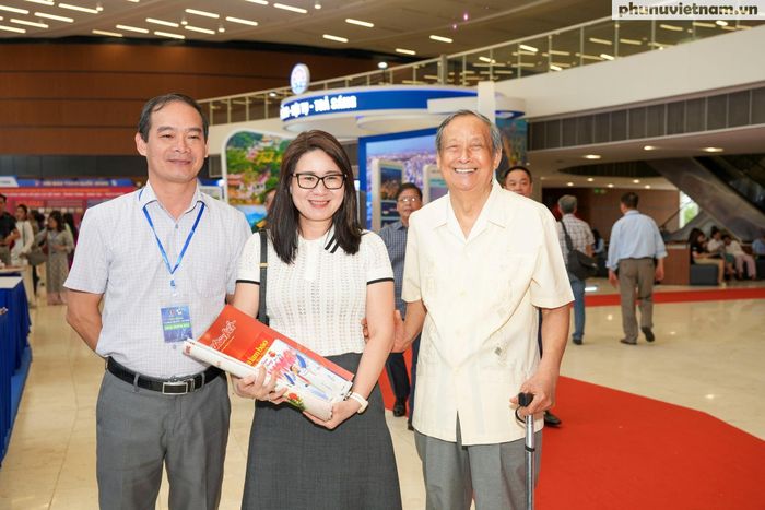 Song song với không gian triển lãm, Diễn đàn Báo chí toàn quốc 2026 tiếp tục được xem là hoạt động chuyên môn trọng tâm của Hội Báo năm nay. Diễn đàn diễn ra trong hai ngày, 19 và 20/6, với 11 phiên làm việc, gồm lễ khai mạc, lễ bế mạc và 9 phiên thảo luận chuyên đề.
