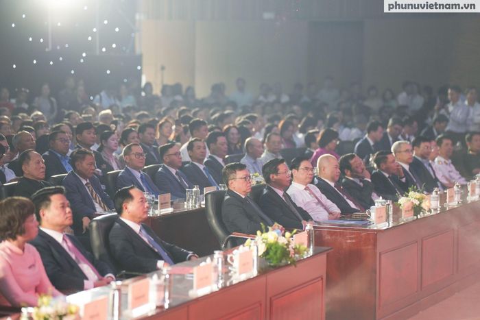 Tham dự Lễ khai mạc có sự tham dự của các đồng chí đại diện lãnh đạo Đảng, Nhà nước, lãnh đạo chính quyền địa phương: Đồng chí Trịnh Văn Quyết, Ủy viên Bộ Chính trị, Bí thư Trung ương Đảng, Trưởng Ban Tuyên giáo và Dân vận Trung ương; Đồng chí Lê Quốc Minh, Ủy viên Trung ương Đảng, Tổng biên tập Báo Nhân Dân, Phó trưởng Ban Tuyên giáo và Dân vận Trung ương, Chủ tịch Hội Nhà báo Việt Nam; Đồng chí Lê Ngọc Châu, Ủy viên Trung ương Đảng, Bí thư Thành ủy Hải Phòng, cùng lãnh đạo các bộ, ban, ngành, lãnh đạo các cơ quan báo chí và các nhà báo tiêu biểu trên khắp cả nước.