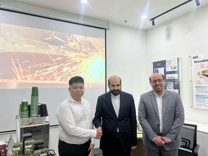 Đại diện của Phương Nam Holdings giao lưu với các đối tác Trung Đông