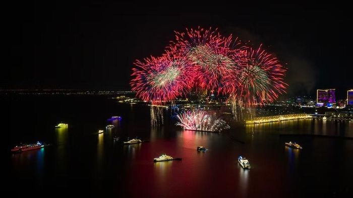 Show diễn pháo hoa đẳng cấp thường xuyên diễn ra tại khu vực ngọn hải đăng. Ảnh: Ánh Dương.
