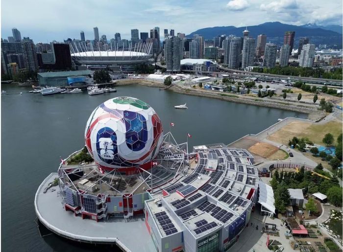 Không khí chào đón World Cup tại Toronto. Ảnh: Reuters 