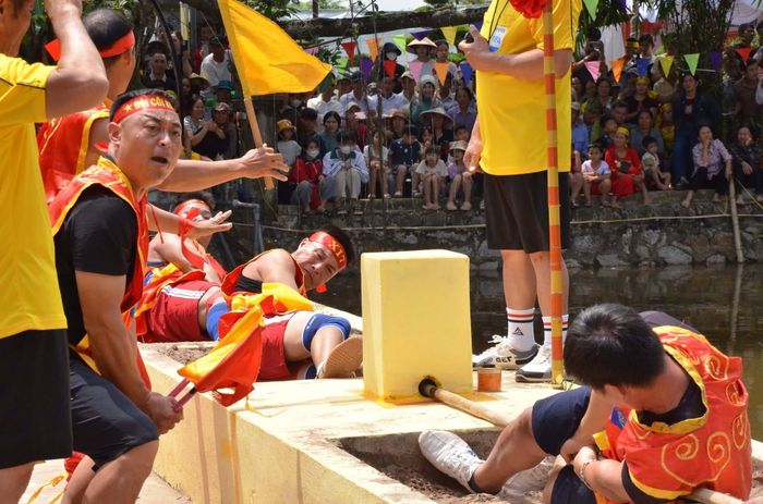Trò kéo cõi trong hội làng Phú Hào, phường Vị Khê, tỉnh Ninh Bình (trước đây là xã Nam Điền, huyện Nam Trực, tỉnh Nam Định) được công nhận là di sản văn hóa phi vật thể quốc gia. Ảnh: Facebook CCH.