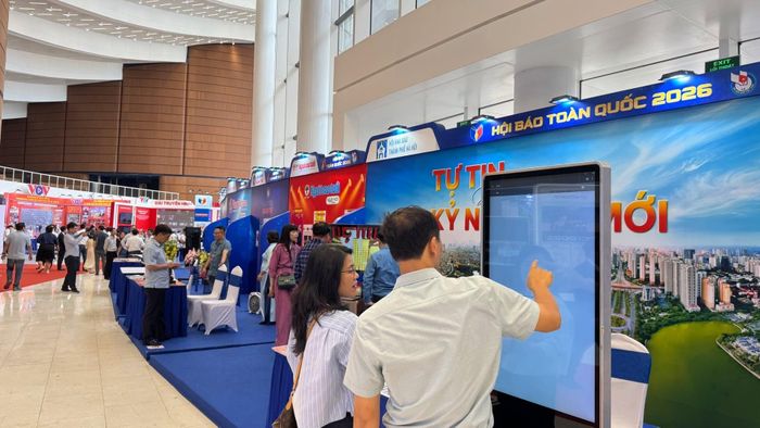 Ngành báo chí không ngừng tiếp cận công nghệ mới, thích ứng với sự thay đổi. Ảnh: Việt Hưng