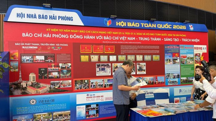 Gian trưng bày của Hội Nhà báo Hải Phòng. Ảnh: Việt Hưng