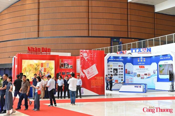 Từ báo in, phát thanh, truyền hình đến báo điện tử, từ các sản phẩm đa phương tiện tới những ứng dụng công nghệ mới trong sản xuất nội dung, nhiều cơ quan báo chí đã lựa chọn Hội Báo là nơi giới thiệu những thành tựu nổi bật trong quá trình chuyển đổi số và đổi mới mô hình hoạt động.
