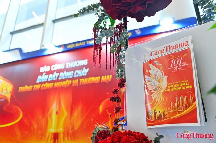 Ấn phẩm Báo Công Thương đặc biệt chào mừng 101 năm Ngày báo chí Cách mạng Việt Nam được giới thiệu vào dịp này.