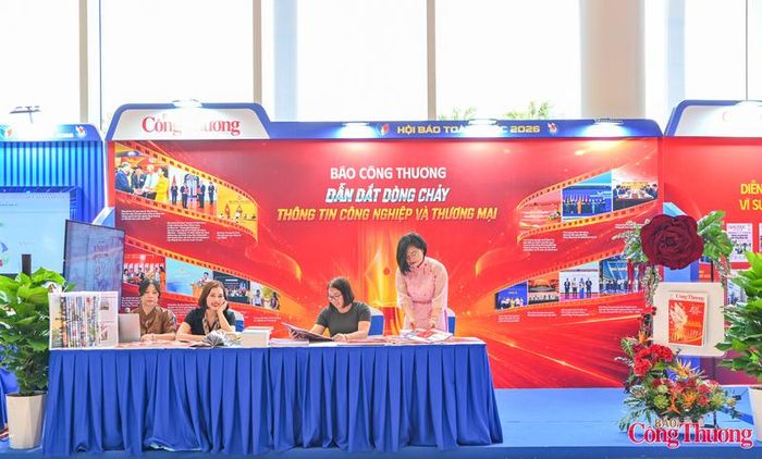 Gian trưng bày của Liên chi hội nhà báo Báo Công Thương đã sẵn sàng đón khách.