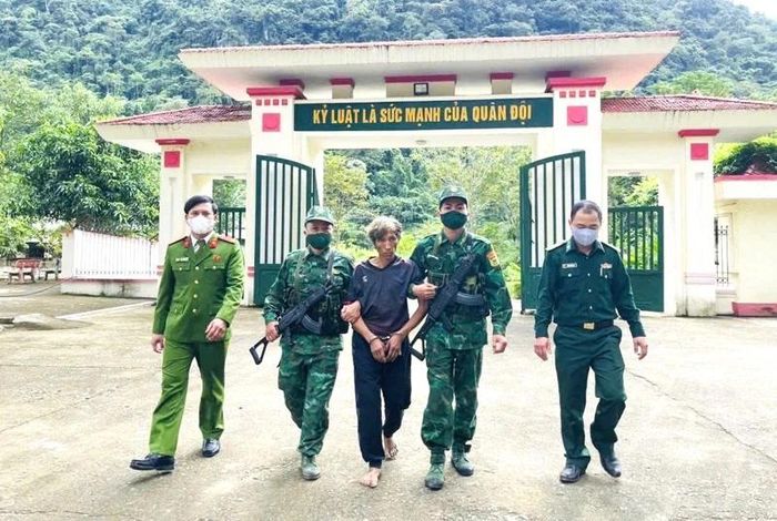Đồn Biên phòng Tam Chung phối hợp với Công an xã Tam Chung bắt đối tượng Mùa A Giàng (tỉnh Sơn La) có hành vi tàng trữ trái phép chất ma túy. Ảnh: TL