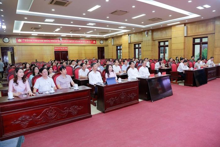 Các đại biểu dự buổi lễ.