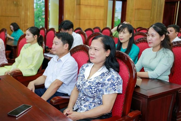 Các hội viên Hội Nhà báo tỉnh Thanh Hóa dự buổi lễ.