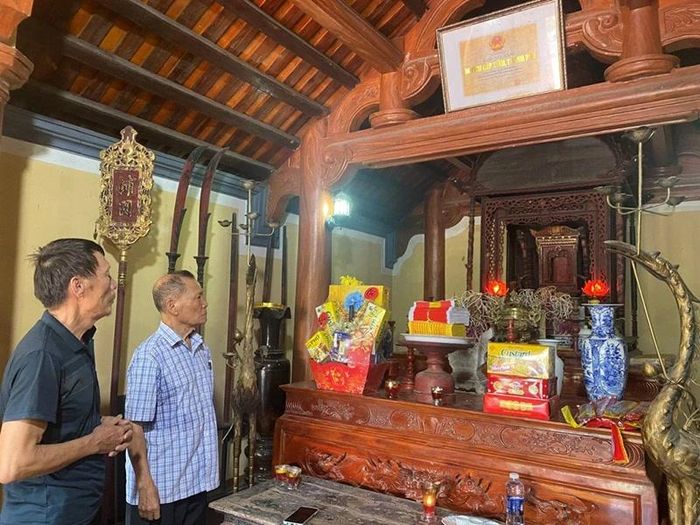 Thái bảo Tào Quận công Lương Chí được hậu thế phụng thờ tại Di tích đền thờ các Tiến sĩ họ Lương.