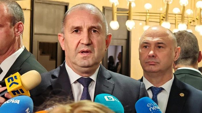 Thủ tướng Bulgaria, ông Rumen Radev cho biết nước này sẽ phủ quyết gói trừng phạt mới nhất của Liên minh châu Âu (EU) nhằm vào Nga do lo ngại các biện pháp này có thể gây tác động tiêu cực đến nền kinh tế Bulgaria.