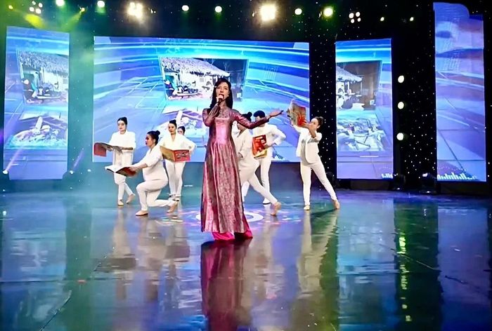 Ca sĩ Trịnh Linh Chi và Vũ đoàn Pha Lê biểu diễn ca khúc “Tâm sự người làm báo” trong chương trình nghệ thuật “Bút sắc lòng trong” do Báo và Phát thanh, truyền hình Thanh Hóa tổ chức nhân kỷ niệm 100 năm ngày Báo chí Cách mạng Việt Nam, năm 2025.