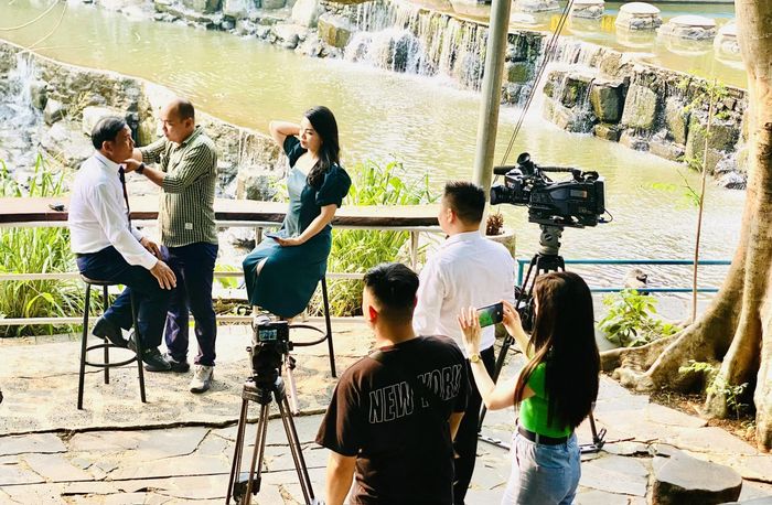 Phóng viên Báo và Phát thanh, truyền hình Thanh Hóa trong một buổi tác nghiệp.
