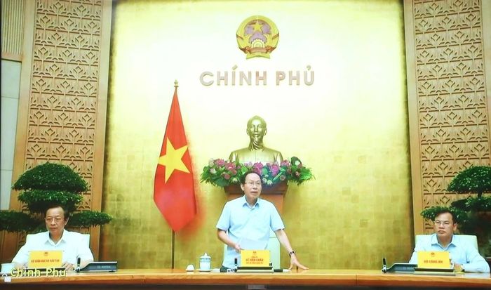 Phó Thủ tướng Chính phủ, Trưởng BCĐ xây dựng trường học cho các xã biên giới Lê Tiến Châu phát biểu tại hội nghị. (Ảnh chụp màn hình)