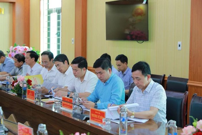 Đại biểu dự buổi làm việc.