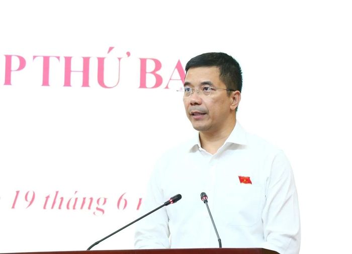 Đồng chí Nguyễn Hồng Phong, Ủy viên dự khuyết Trung ương Đảng, Phó Bí thư Thường trực Tỉnh ủy, Chủ tịch HĐND tỉnh phát biểu bế mạc kỳ họp.