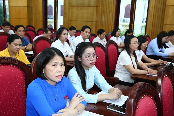 Các đại biểu dự kỳ họp.