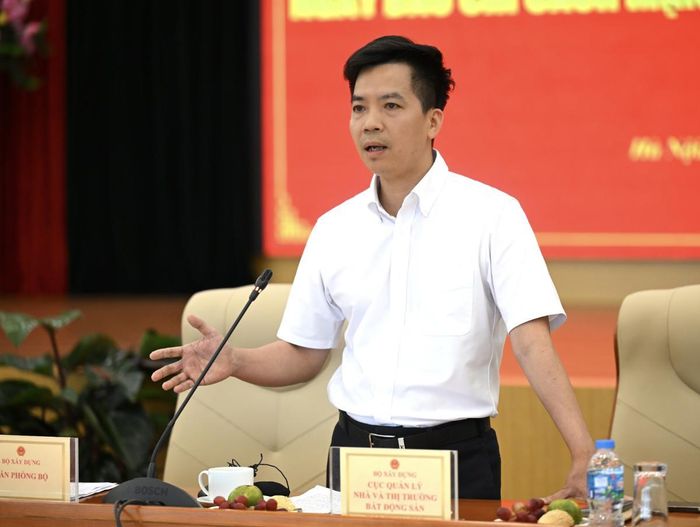 Ông Hà Quang Hưng, Phó Cục trưởng Cục Quản lý nhà và thị trường bất động sản phát biểu tại buổi họp