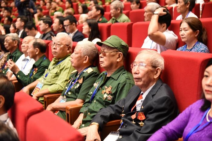 Tri ân người có công với cách mạng. Ảnh: Mạnh Dũng.