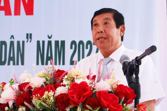 Phó Bí thư Đảng ủy, Chủ tịch UBND xã Thạnh Lộc Tô Văn Tấn phát biểu quyết tâm thực hiện các phần việc của địa phương trong chuỗi hoạt động Tết Quân - Dân.
