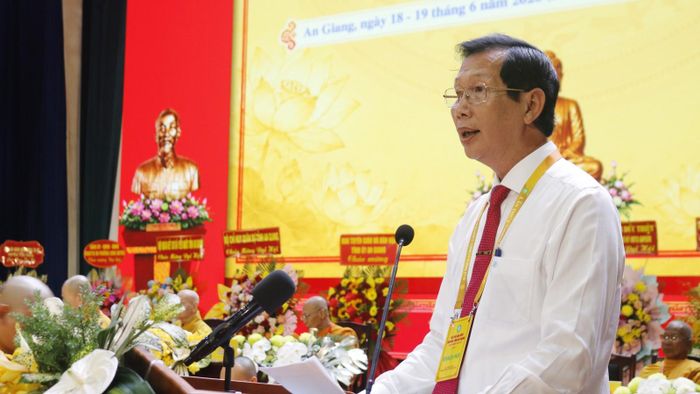 Phó Chủ tịch UBND tỉnh An Giang Lê Văn Phước phát biểu tại đại hội.