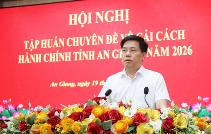 Vụ trưởng Vụ cải cách hành chính (Bộ Nội vụ) Phạm Minh Hùng giới thiệu một số nội dung cải cách hành chính trọng tâm.