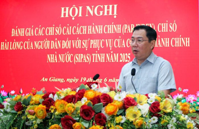 Giám đốc Sở Khoa học và Công nghệ tỉnh An Giang Võ Minh Trung báo cáo tại hội nghị.