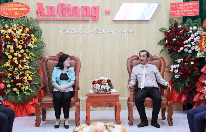 Đoàn công tác của Ủy ban MTTQ Việt Nam tỉnh An Giang đến chúc mừng Báo và Phát thanh - Truyền hình An Giang.