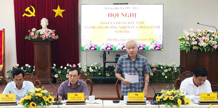 Ủy viên Ban Thường vụ Tỉnh ủy, Phó Bí thư Thường trực Đảng ủy Các cơ quan Đảng tỉnh Võ Nguyên Nam phát biểu chỉ đạo hội nghị.