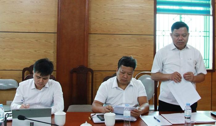  Lãnh đạo phường Tân An báo cáo nội dung giám sát tại buổi làm việc. 