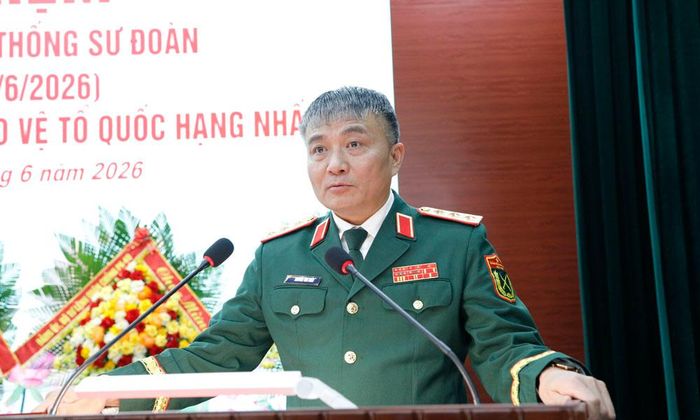  Thượng tướng Nguyễn Văn Hiền phát biểu chúc mừng Sư đoàn Phòng không 365 nhân ngày truyền thống đơn vị. 