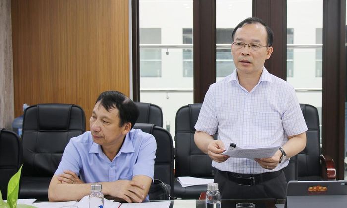 Đồng chí Trần Văn Tuấn, Phó Trưởng Đoàn đại biểu Quốc hội tỉnh phát biểu.