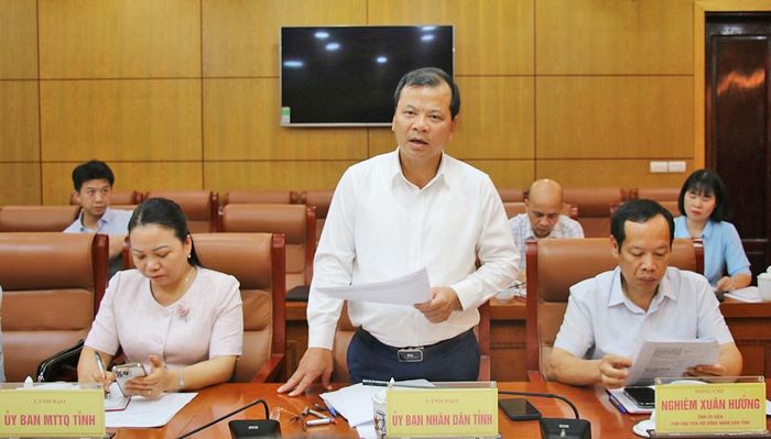 Đồng chí Phan Thế Tuấn làm rõ một số nội dung UBND tỉnh trình tại kỳ họp thứ 4.