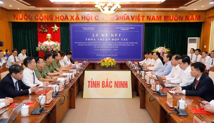  Quang cảnh lễ ký kết. 