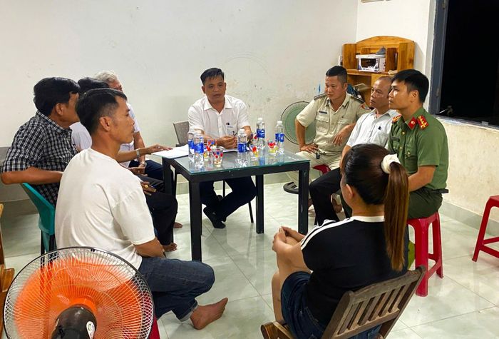 Chính quyền xã Bà Nà vận động các hộ dân ảnh hưởng thuộc dự án Hòa Liên - Túy Loan để bàn giao mặt bằng. Ảnh: P.A