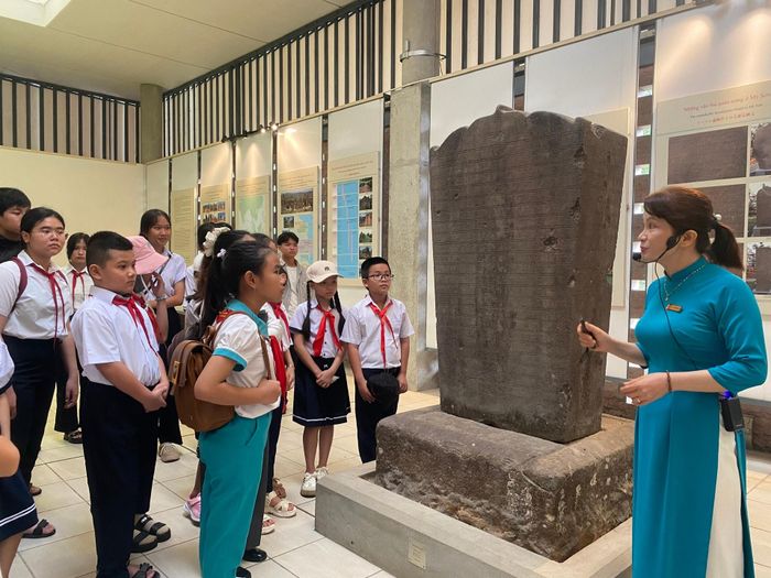 Việc phiên dịch các văn bia ở Mỹ Sơn giúp hé lộ những sử liệu quý giá về một giai đoạn lịch sử của vương quốc Champa xưa. Ảnh: V.L