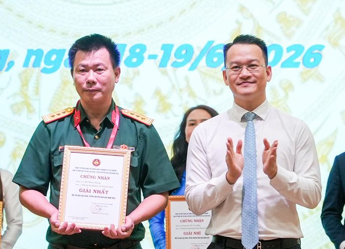 Thượng tá Hồ Minh Dũng, đơn vị Đảng bộ Quân sự thành phố xuất sắc đoạt giải Nhất tại vòng chung khảo hội thi Báo cáo viên, tuyên truyền viên giỏi thành phố năm 2026. Ảnh: HỒ QUÂN