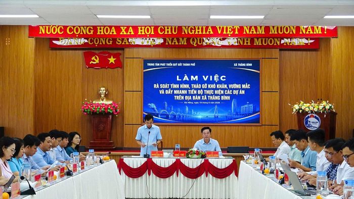 Toàn cảnh buổi làm việc chiều 19/6. Ảnh: N.Q