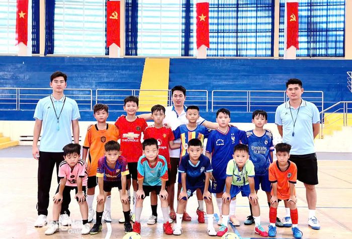 Đội bóng nhi đồng phường Xuân Lộc sẵn sàng tranh tài tại cụm thi đấu vòng loại 4. Ảnh: ĐVCC