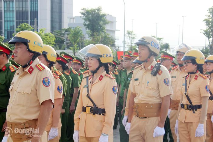 Các cán bộ, chiến sĩ Phòng Cảnh sát giao thông tham gia buổi lễ. Ảnh: Trần Danh